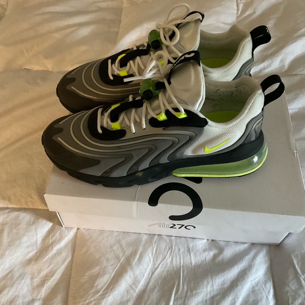 Nike - Picture 2 of 4